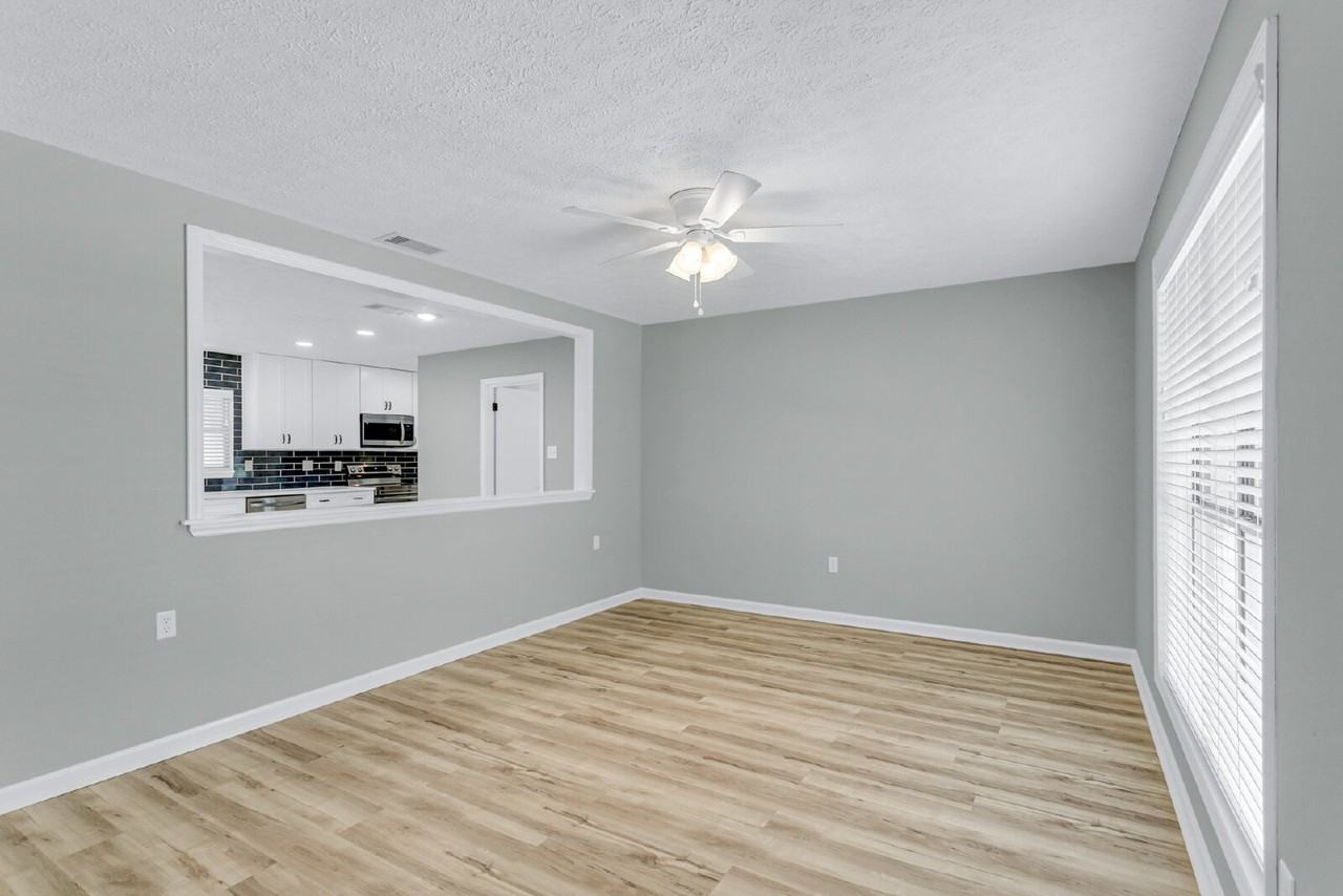 13 Oxford Ct - Photo 3 of 33