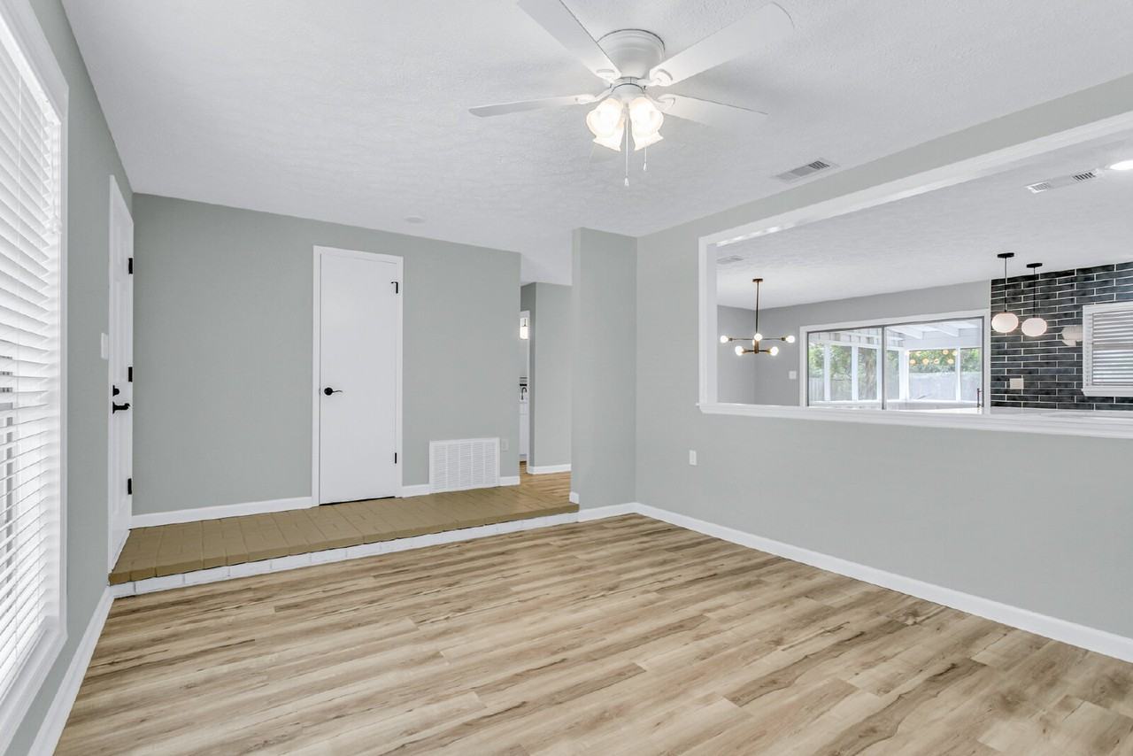 13 Oxford Ct - Photo 5 of 33