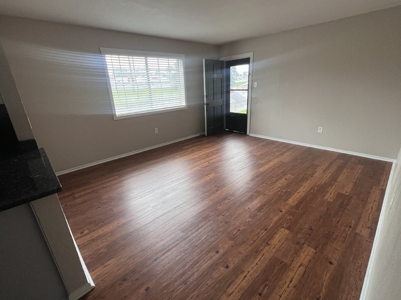 912 General Mouton Ave - Photo 3 of 12