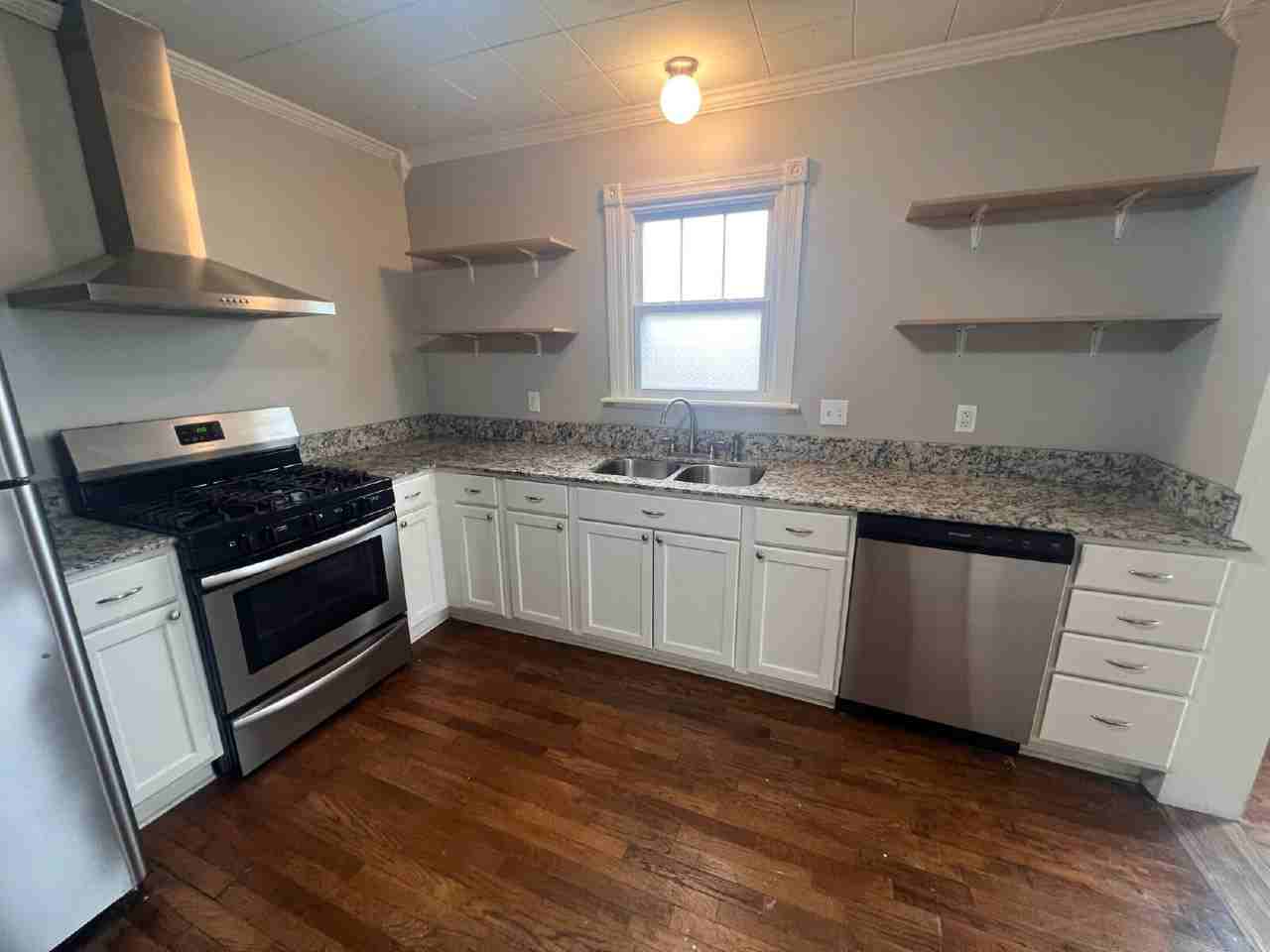 912 General Mouton Ave - Photo 4 of 12
