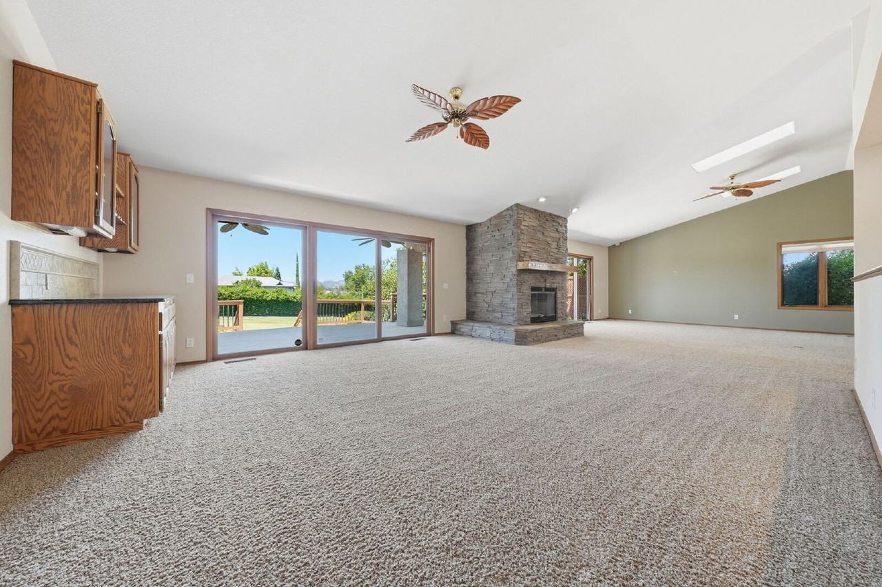 1484 Saint Andrews Dr - Photo 5 of 39