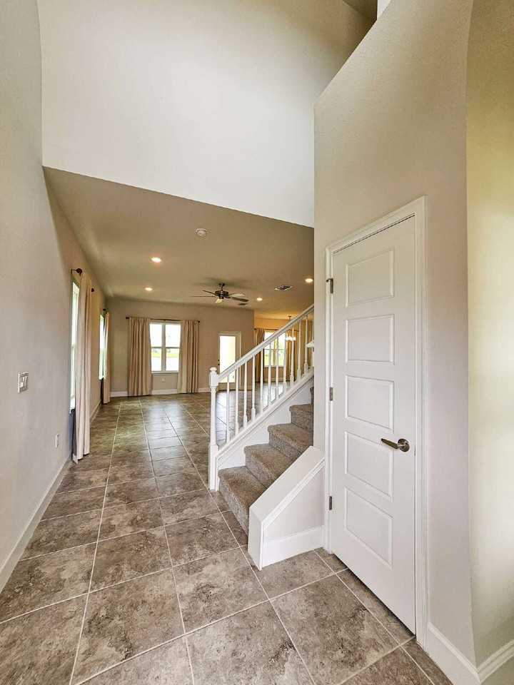 1109 Canfield Cir Se - Photo 2 of 31