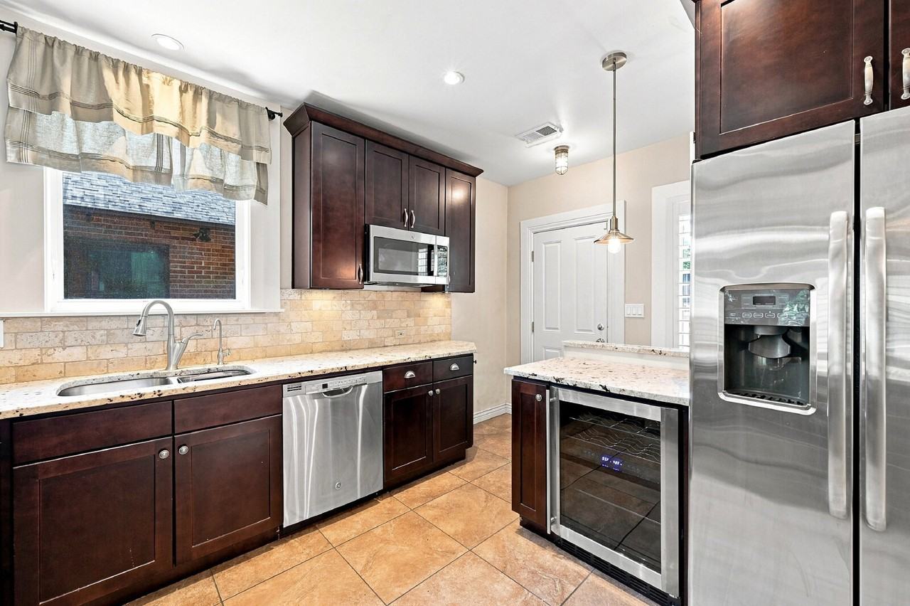 741 Harrison St - Photo 4 of 33