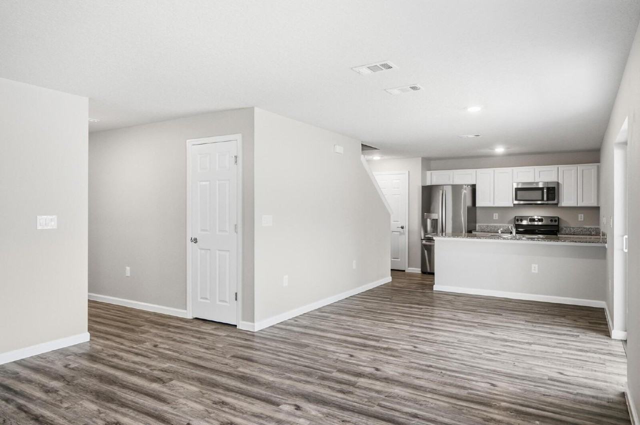 64 Foxhall Ln - Photo 4 of 50