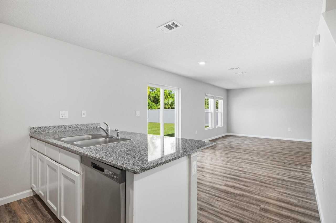 64 Foxhall Ln - Photo 7 of 50