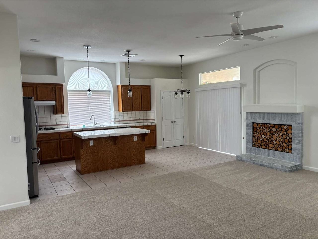 3031 Daggett Dr - Photo 4 of 21