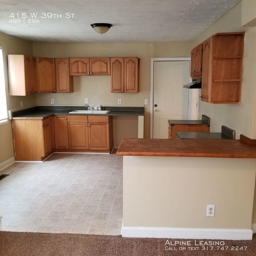 415 W 39th St - Photo 3 of 10