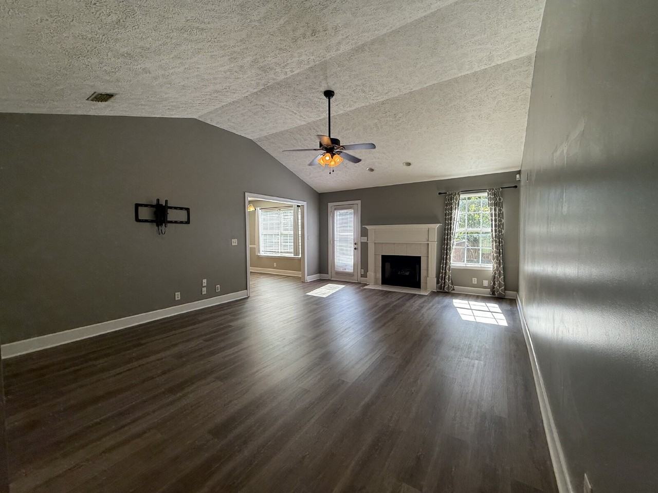 1252 Ballater Dr - Photo 3 of 29