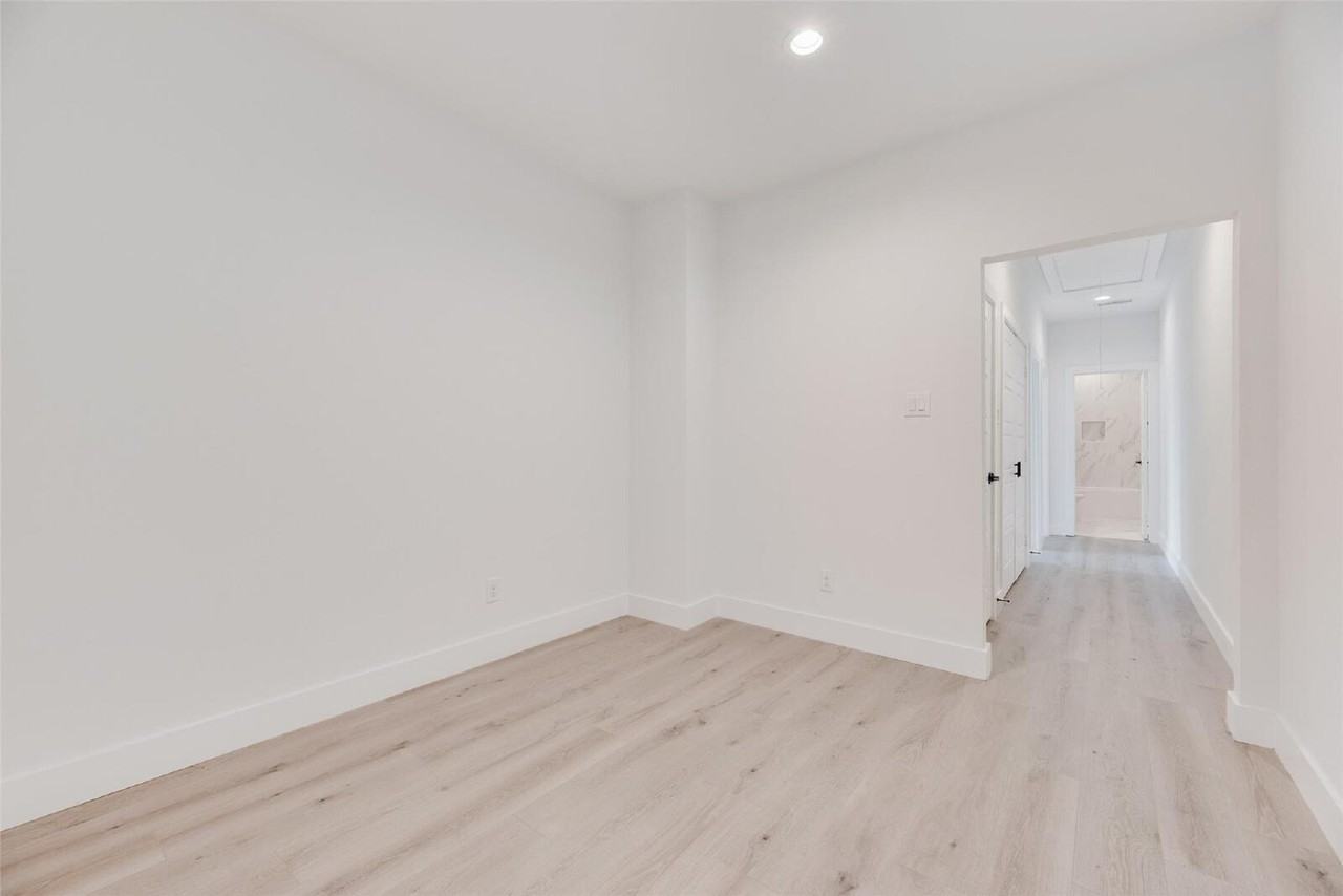 2330 Fairfax Dr - Photo 7 of 23