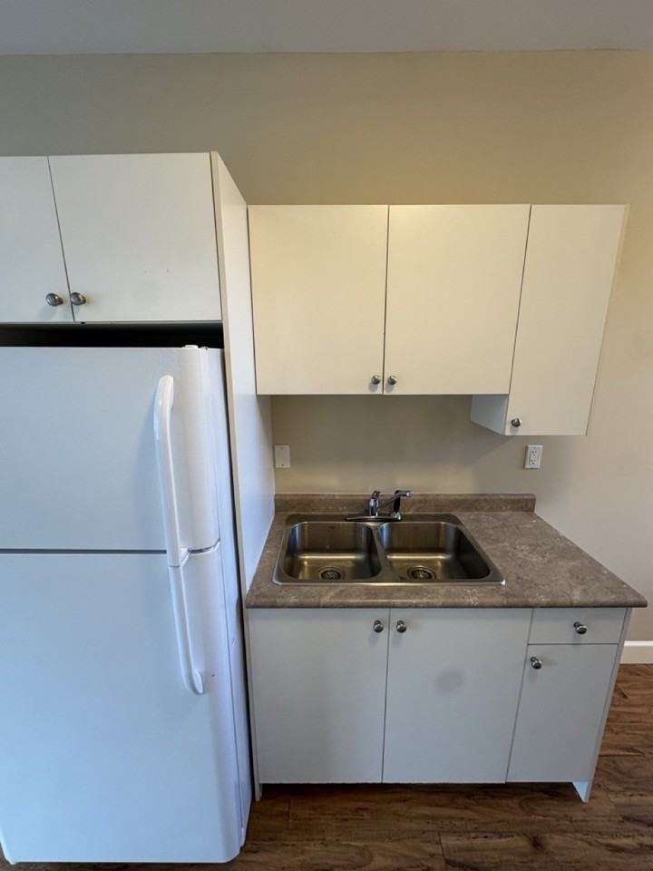 6815 196 Street - Photo 6 of 9