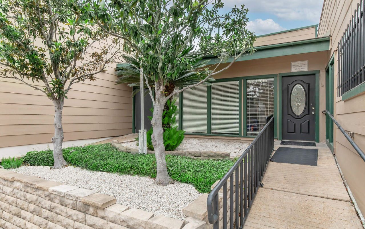 Twin Oaks - Photo 2 of 19