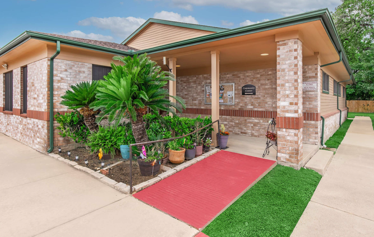 Twin Oaks - Photo 4 of 19