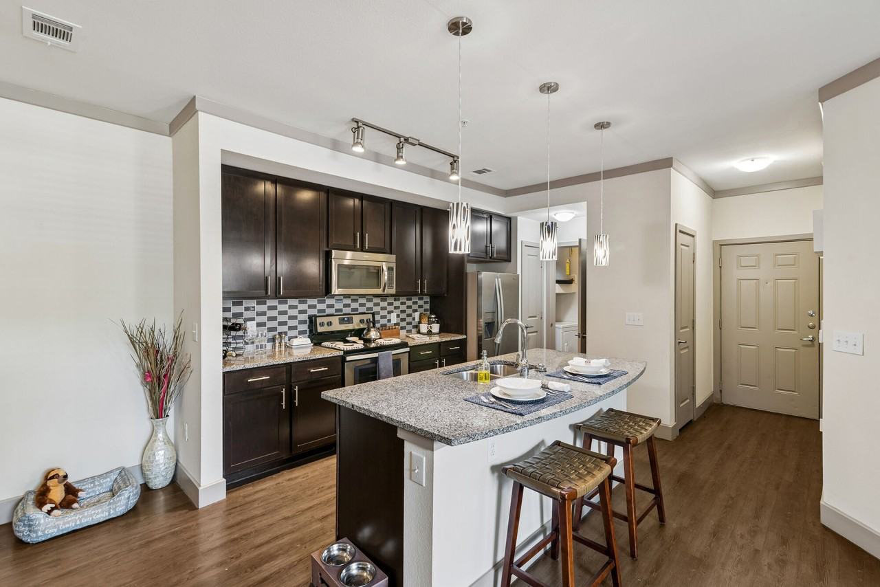 Plantation Park Apartments - Photo 3 of 48