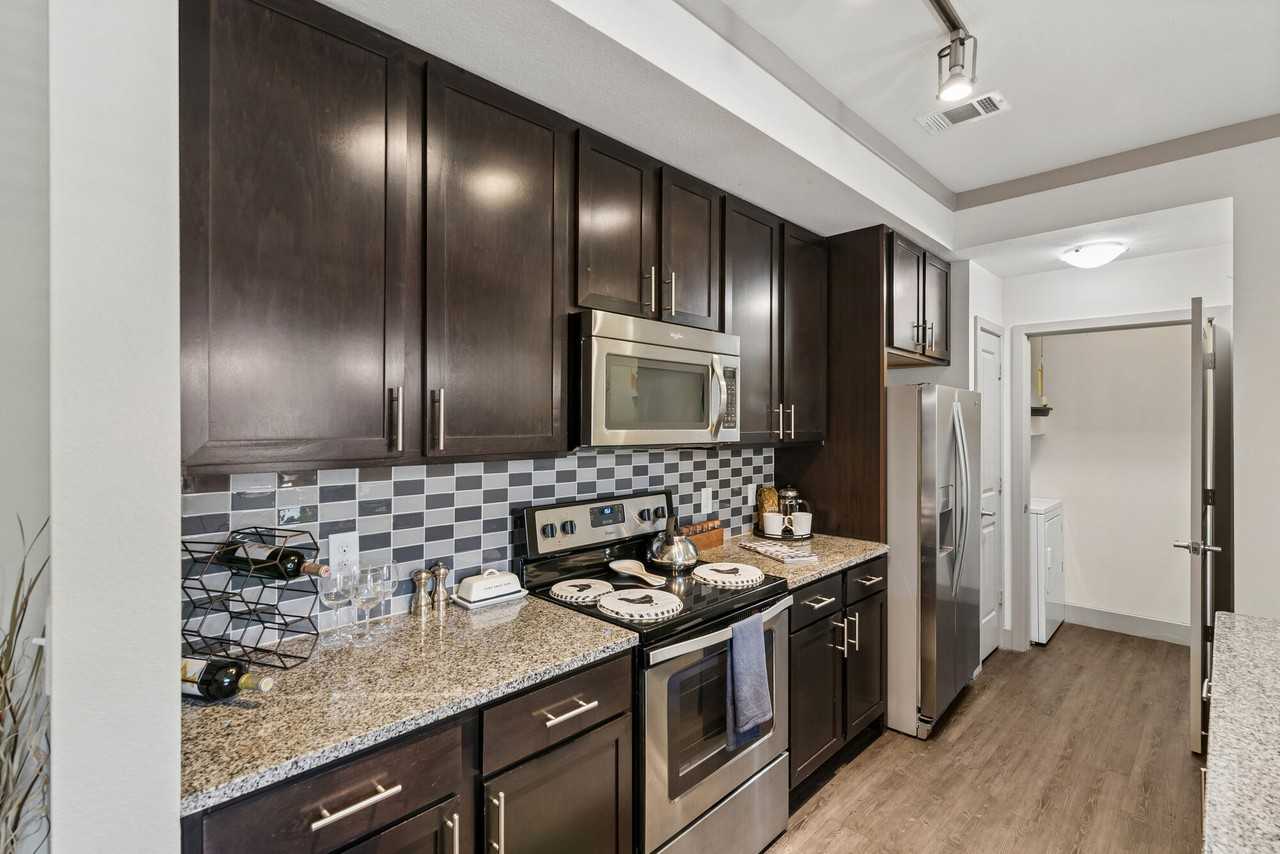Plantation Park Apartments - Photo 4 of 48