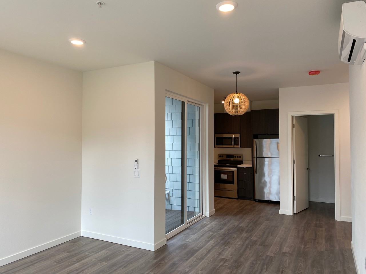 2000 Se Tacoma St #12 - Photo 4 of 8