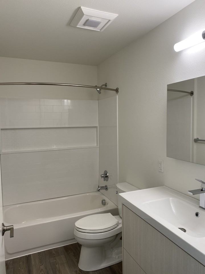 2000 Se Tacoma St #12 - Photo 6 of 8