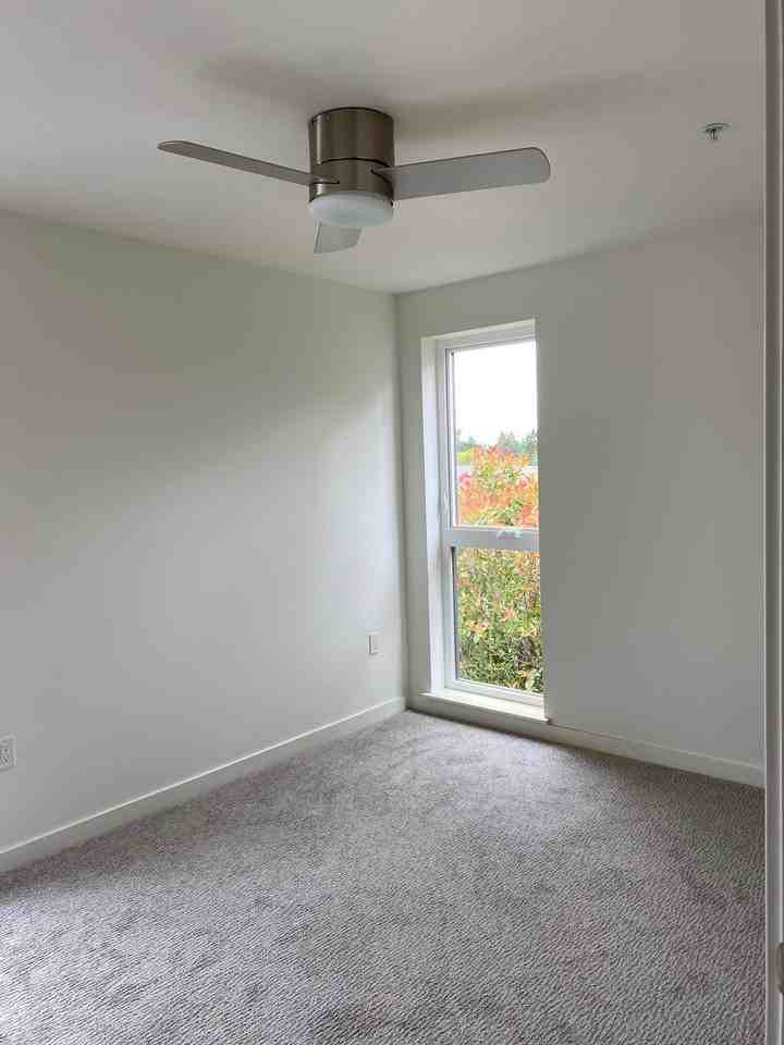 2000 Se Tacoma St #12 - Photo 7 of 8