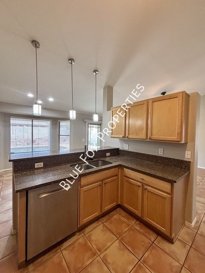 10163 E Falcon Point Dr - Photo 5 of 22