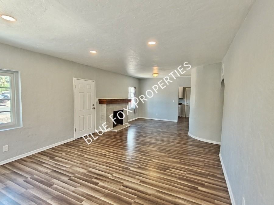 4124 E 1st St - Photo 2 of 23