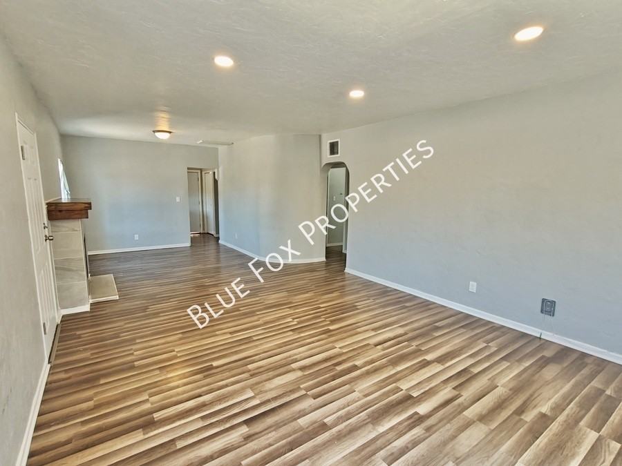 4124 E 1st St - Photo 3 of 23