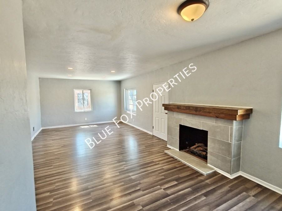 4124 E 1st St - Photo 4 of 23