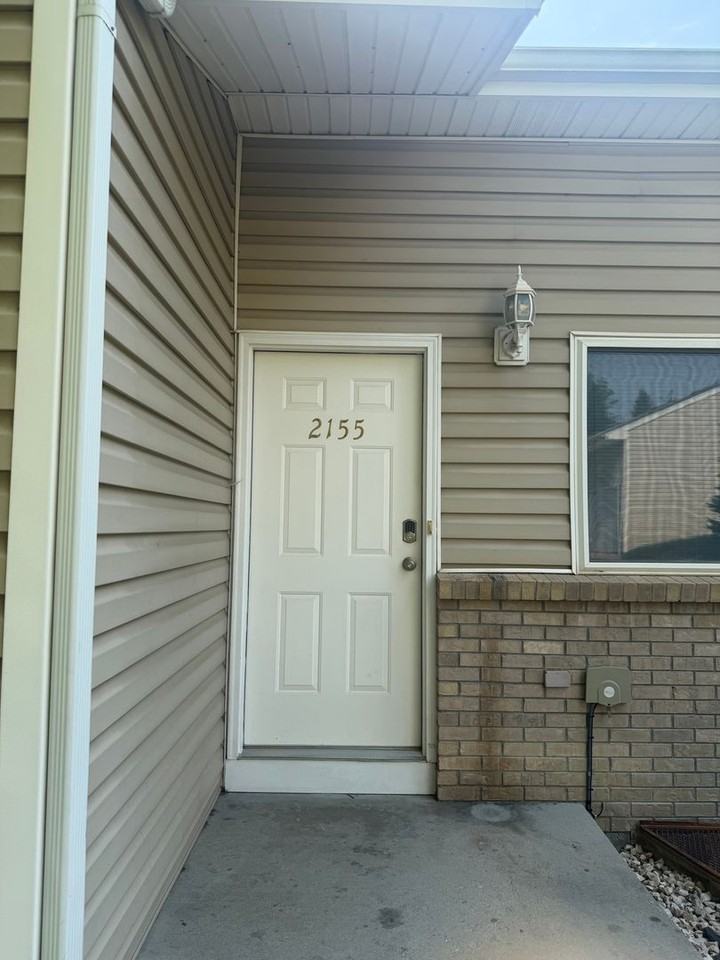 2155 Meadow Ct - Photo 5 of 33