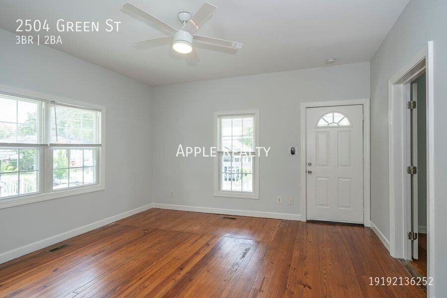 2504 Green St - Photo 4 of 23