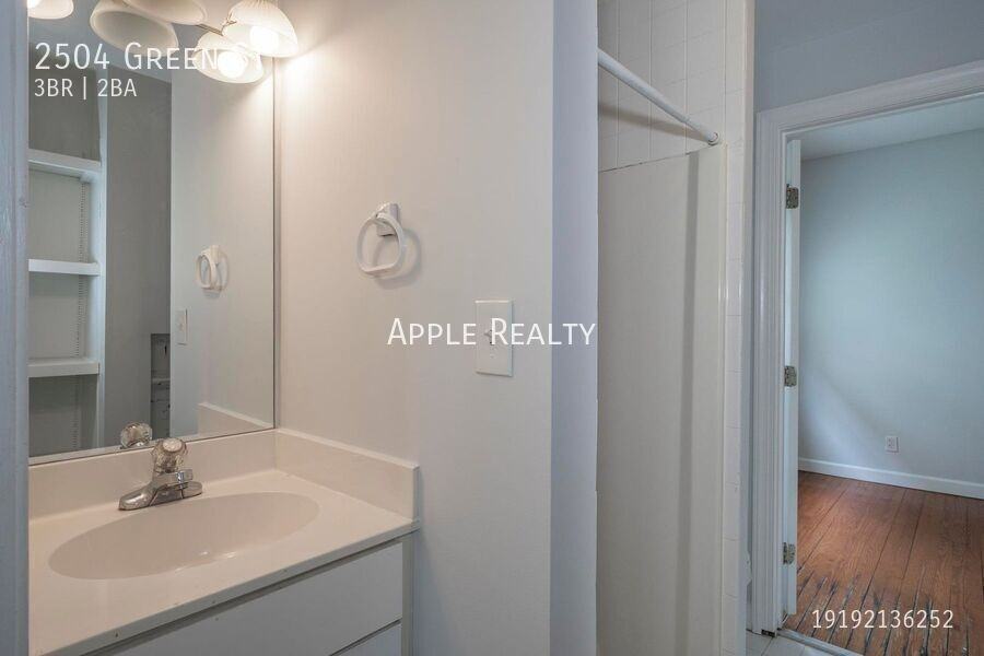 2504 Green St - Photo 6 of 23