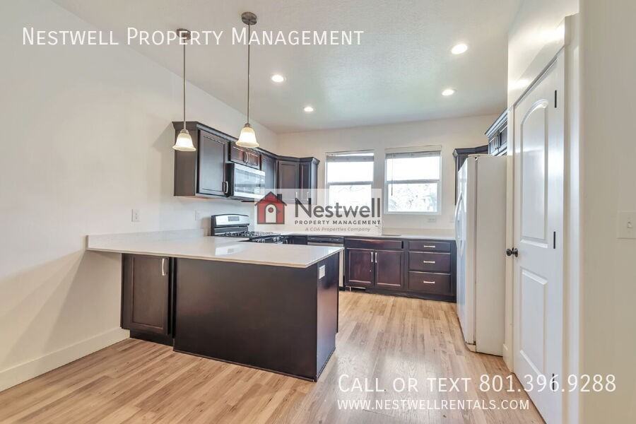 4328 W Watchmen Way - Photo 3 of 30