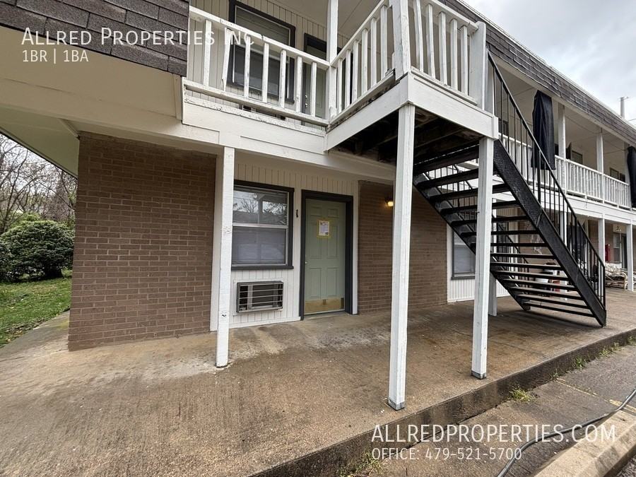 614 W Cleveland St #1 - Photo 3 of 9
