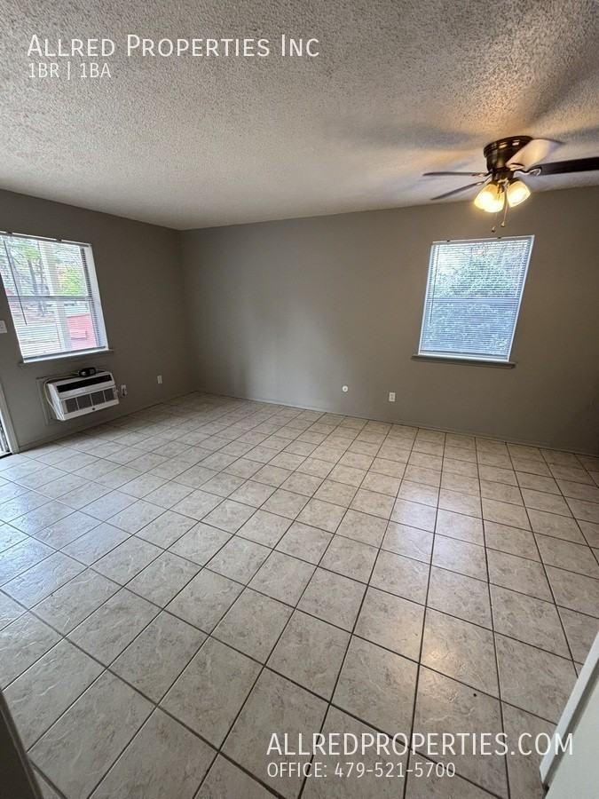 614 W Cleveland St #1 - Photo 5 of 9
