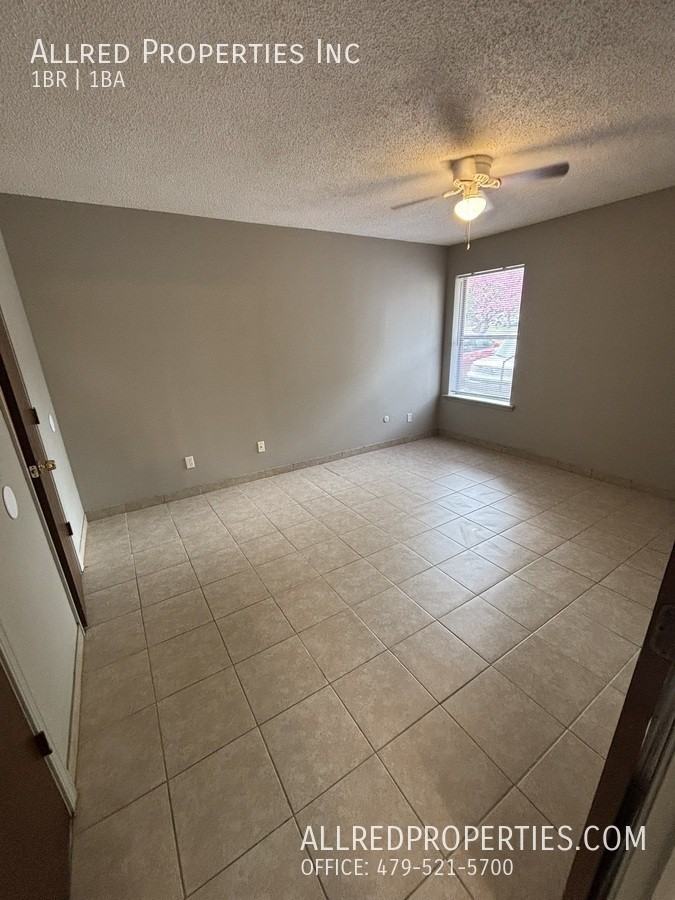 614 W Cleveland St #1 - Photo 7 of 9