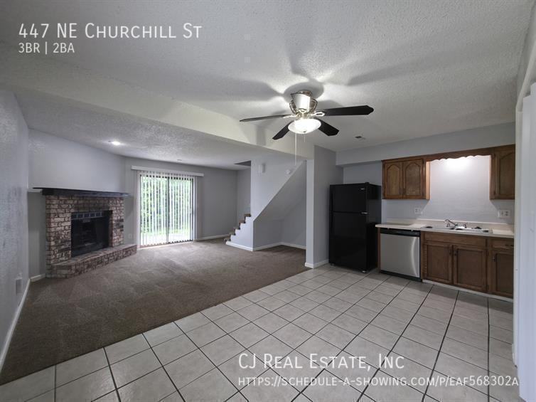 447 Ne Churchill St - Photo 2 of 11
