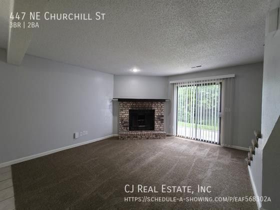 447 Ne Churchill St - Photo 3 of 11