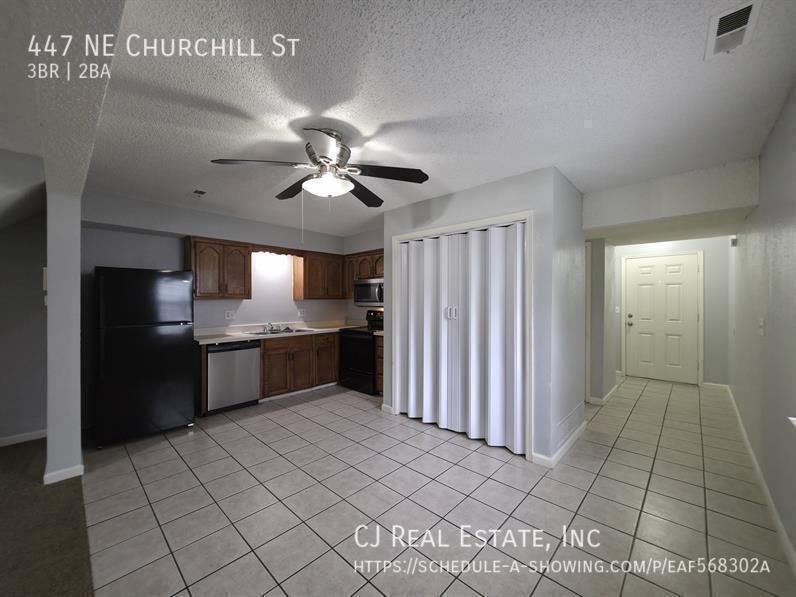 447 Ne Churchill St - Photo 4 of 11