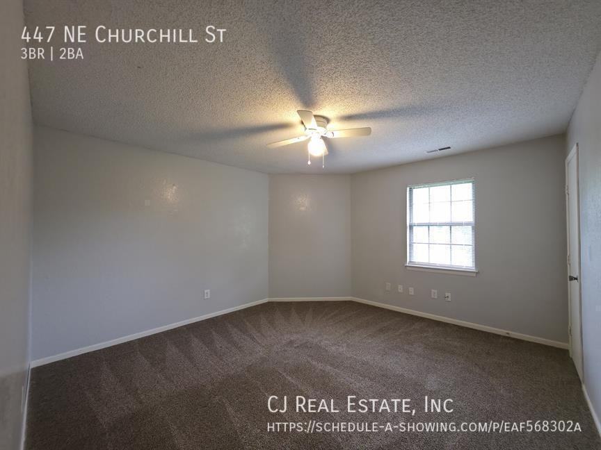 447 Ne Churchill St - Photo 6 of 11
