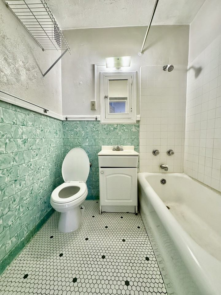 1320 York St #6 - Photo 5 of 14
