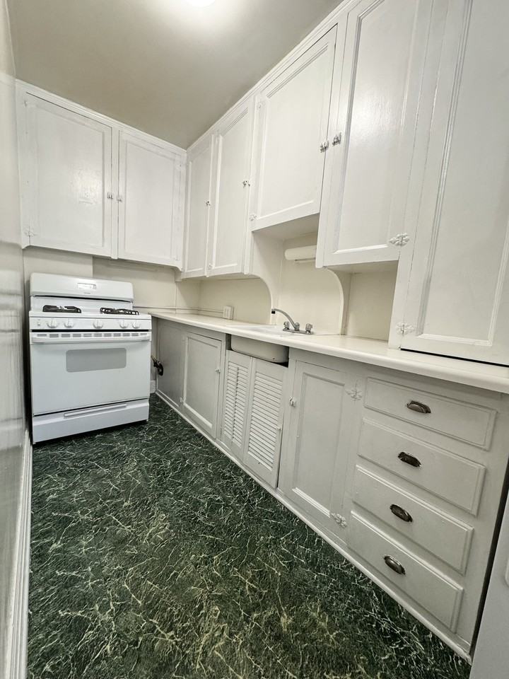 1320 York St #6 - Photo 7 of 14