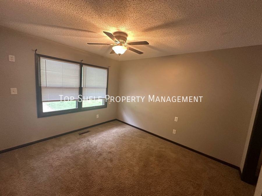 2142 Se 9th St - Photo 6 of 9