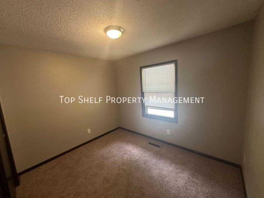 2142 Se 9th St - Photo 7 of 9
