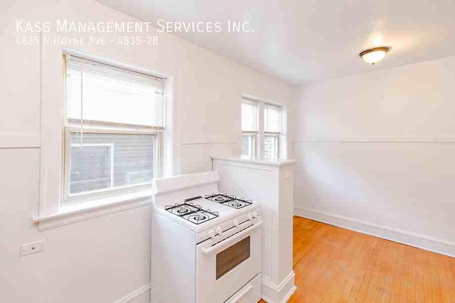 4835 N Hoyne Ave #4835-2B - Photo 5 of 9