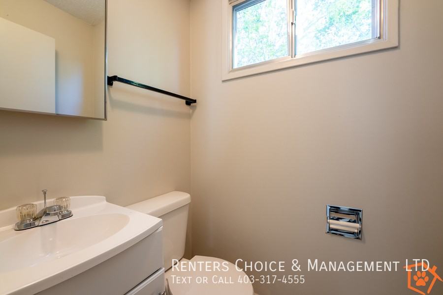 634 54 Ave W - Photo 3 of 17