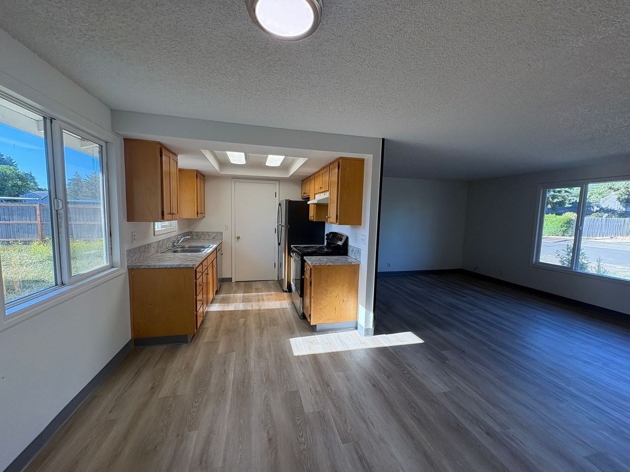 2191 N Danebo Ave - Photo 5 of 15