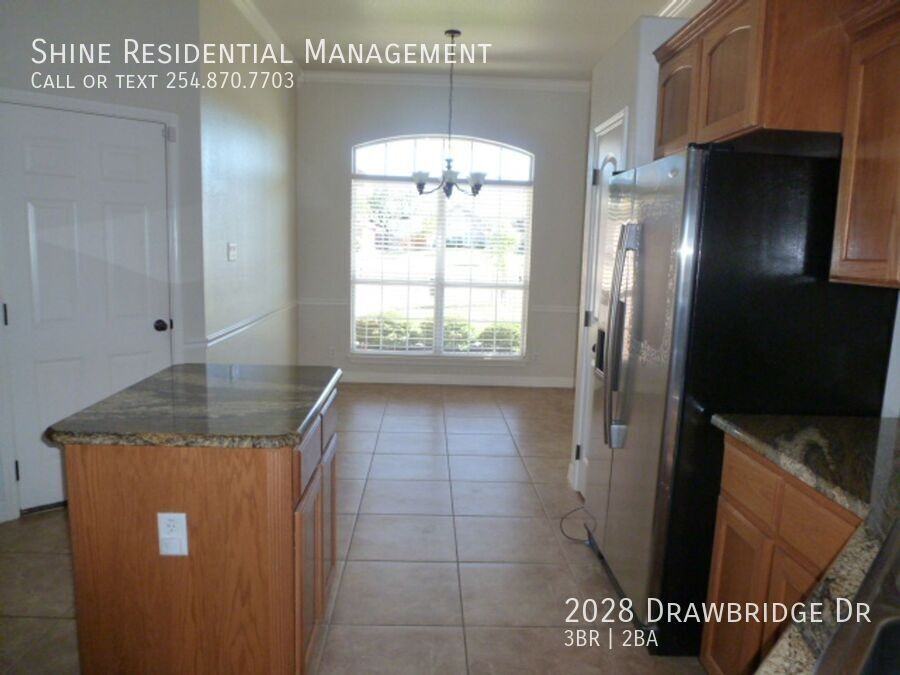2028 Drawbridge Dr - Photo 2 of 18