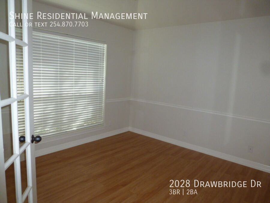 2028 Drawbridge Dr - Photo 5 of 18
