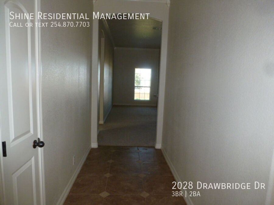 2028 Drawbridge Dr - Photo 6 of 18