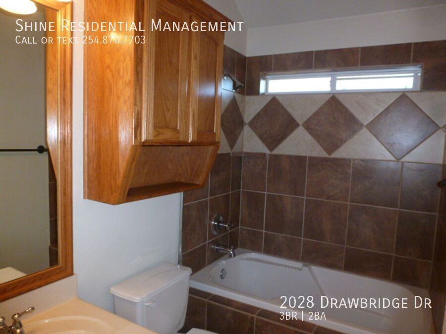 2028 Drawbridge Dr - Photo 7 of 18