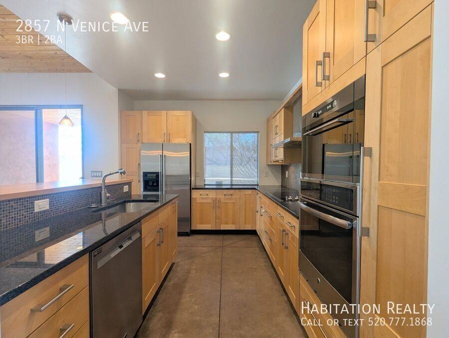 2857 N Venice Ave - Photo 2 of 20