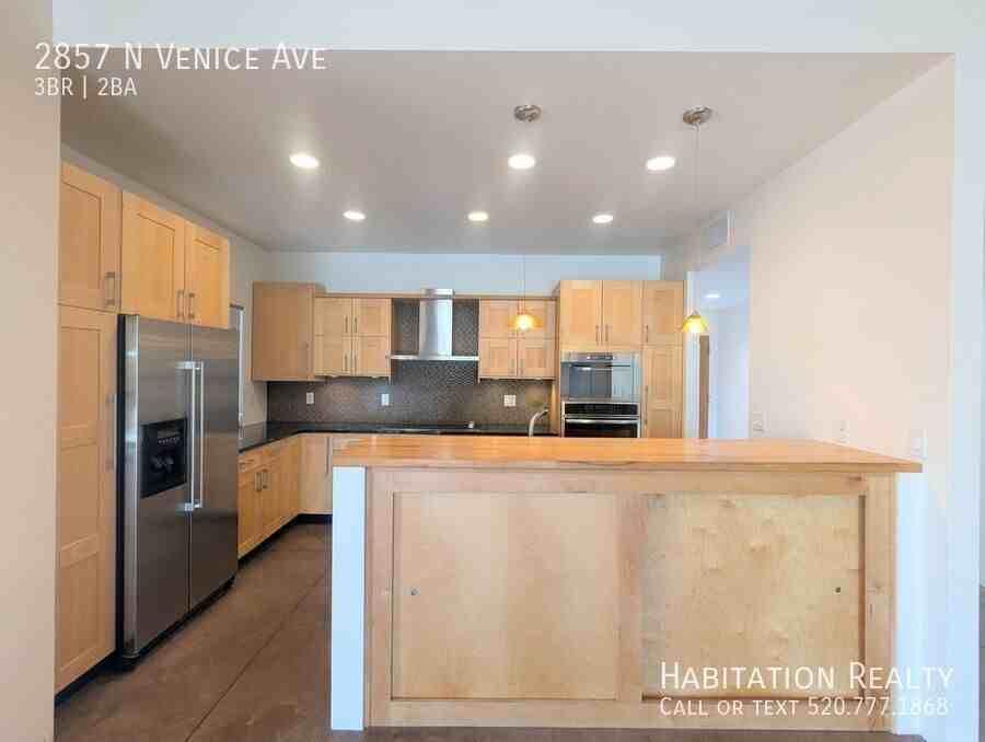 2857 N Venice Ave - Photo 4 of 20
