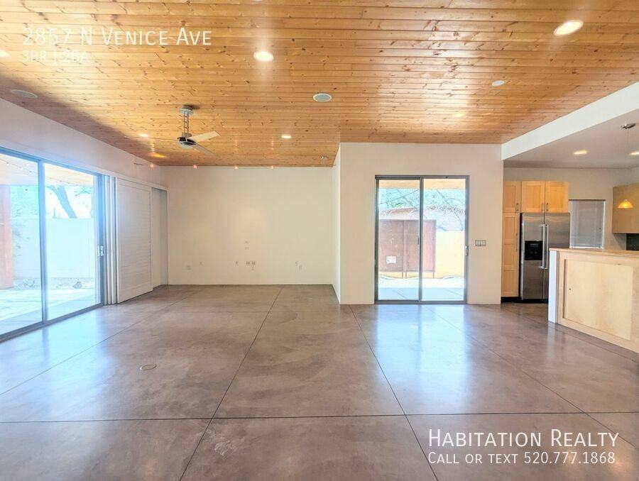 2857 N Venice Ave - Photo 7 of 20